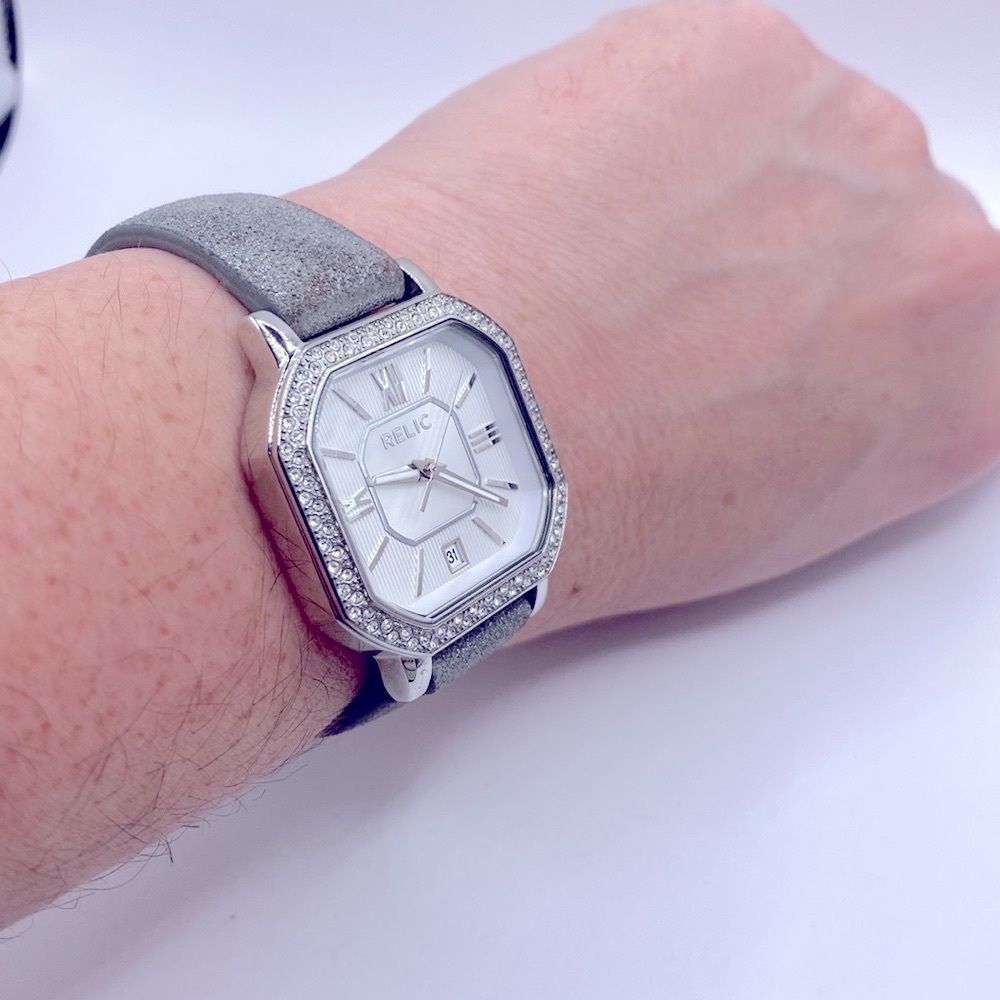 Working! Relic by Fossil Gray Metallic Leather Band Rhinestone Bezel Watch - Picture 9 of 11